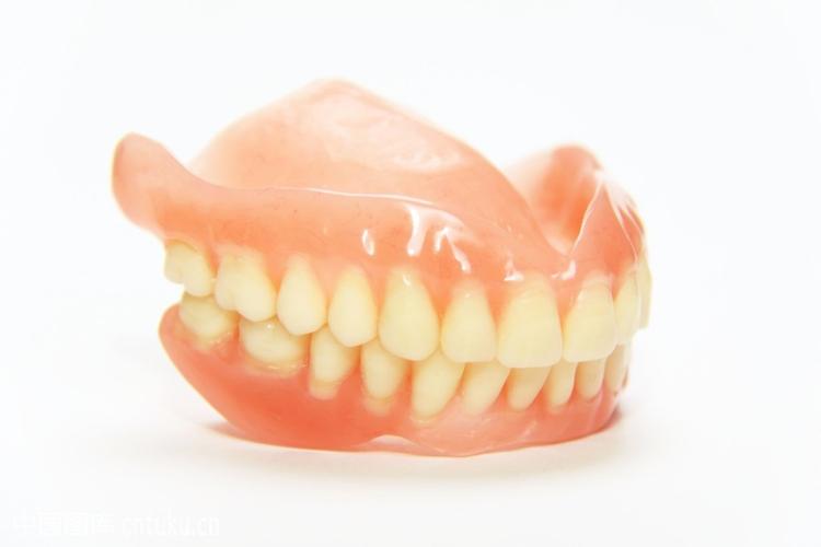 牙齿意外脱落全口牙齿尽失多种类型假牙帮你解决饮食问题